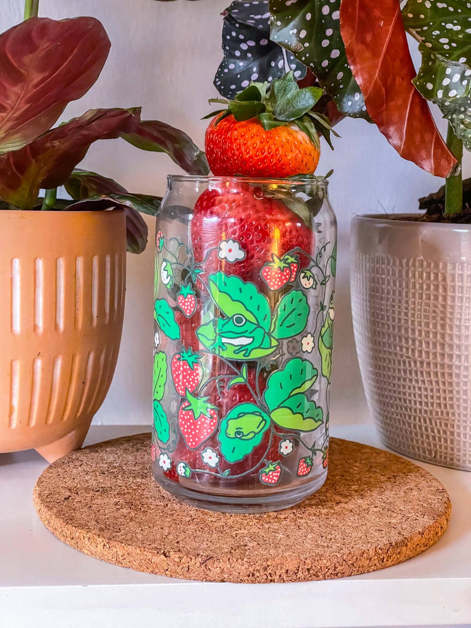 Cheerware – wholesale Drinking glass/cup – Strawberry Frog Can Glass | cottage core, berries & frogs4