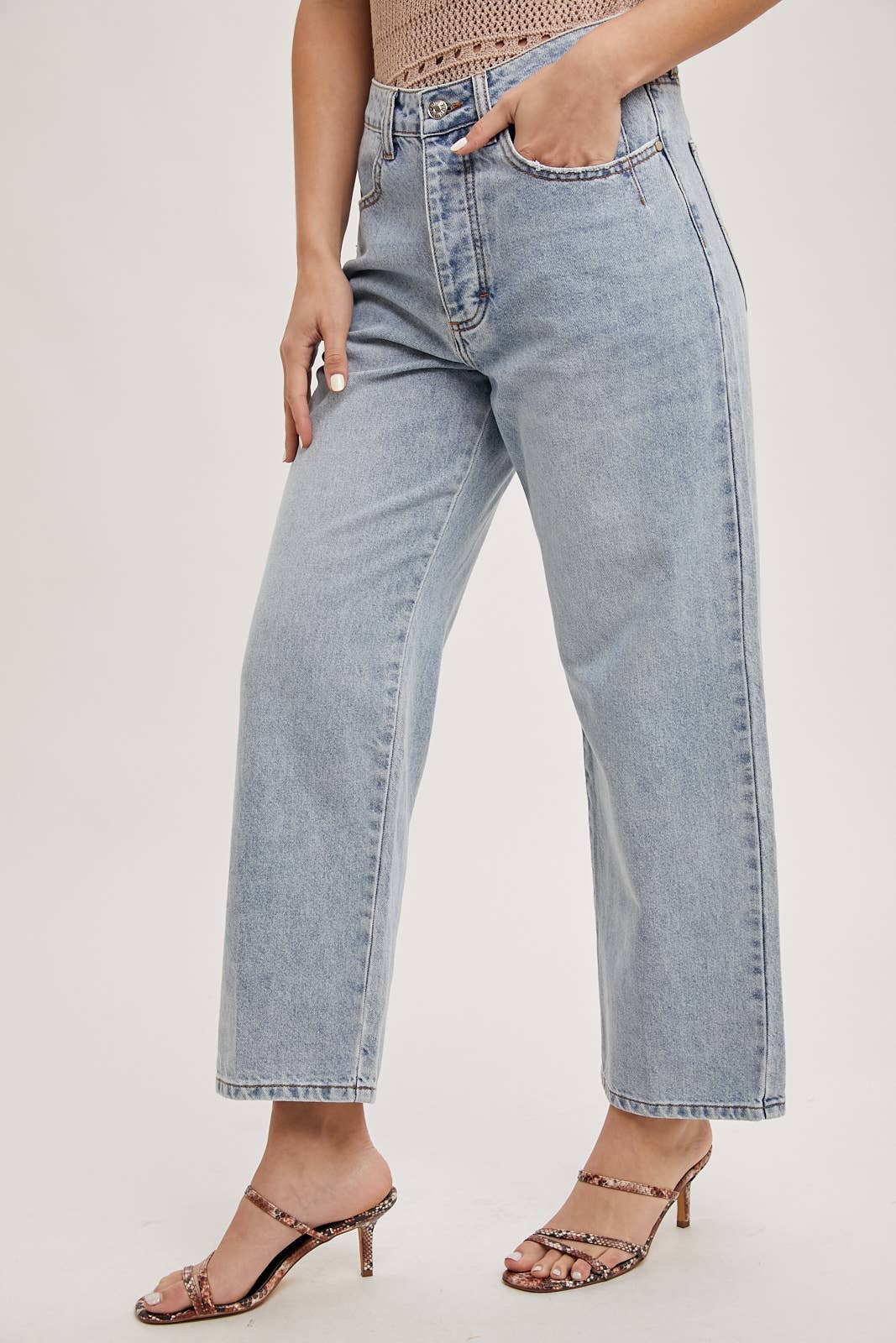 Bluivy - Wholesale Jeans - Women's - DENIM MID-RISE WIDE LEG CROPPED JEANS2