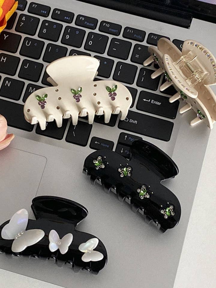 Süße große Haarkrallen mit Schmetterlingstrass DPC1709 für den Großhandel von Dipped Shop