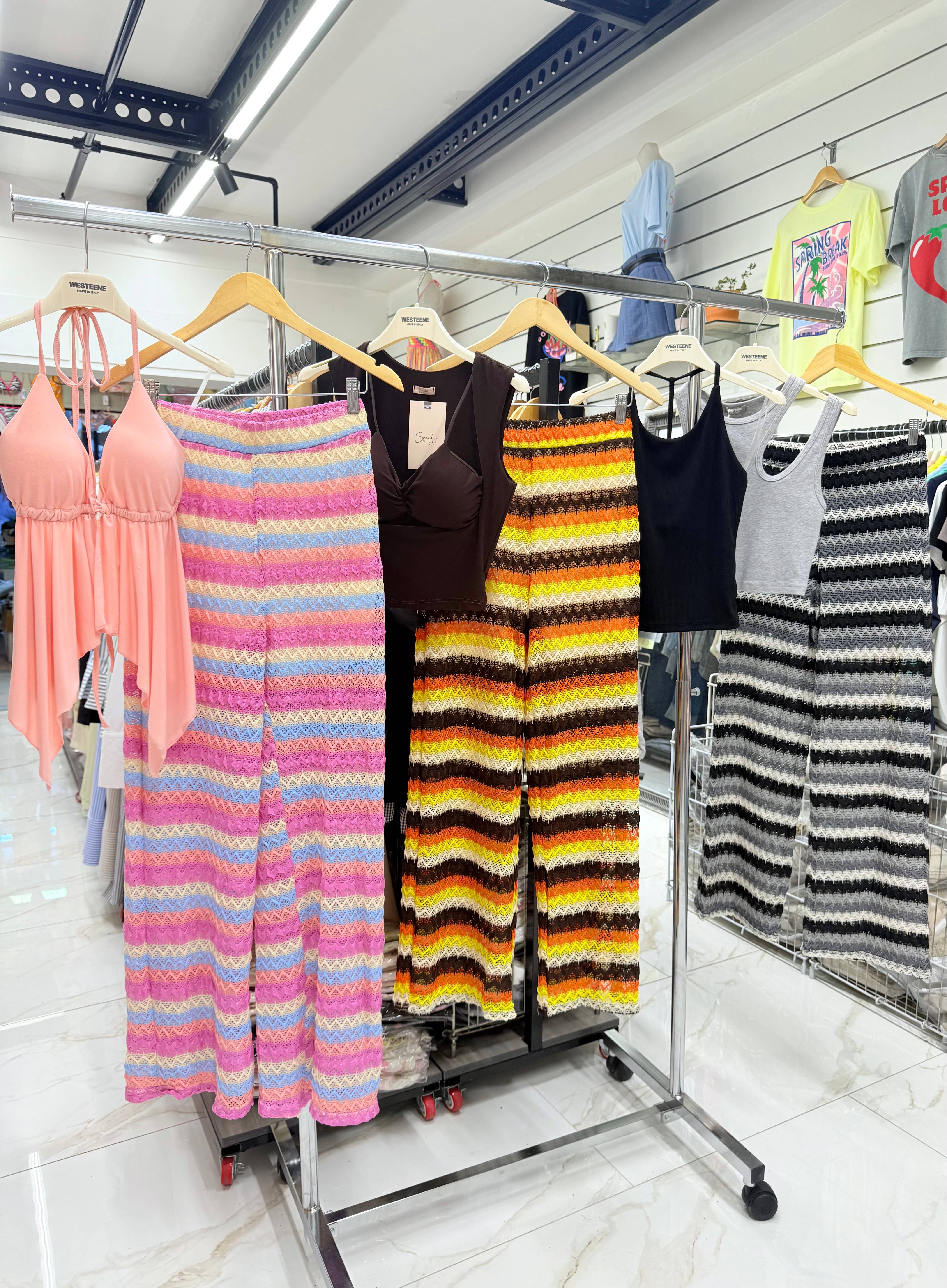 Lyserød Top med åben ryg og elastisk pasform med polstrede skåle for engroshandel på Faire4