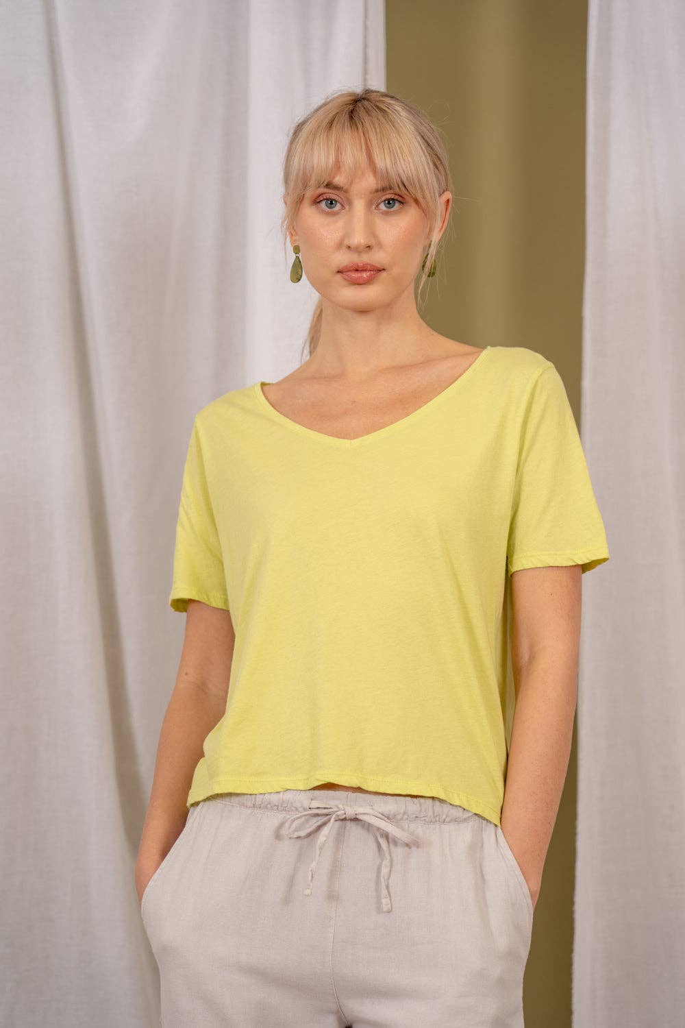 POEMS BCN – Engroshandel T-shirt – til kvinder – TIKEI bomulds T-shirt med V-hals5