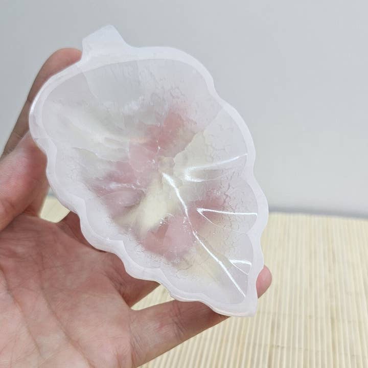 Selenite Leaf Bowl Special 12 cm for wholesale by UNDERSUN.STORE