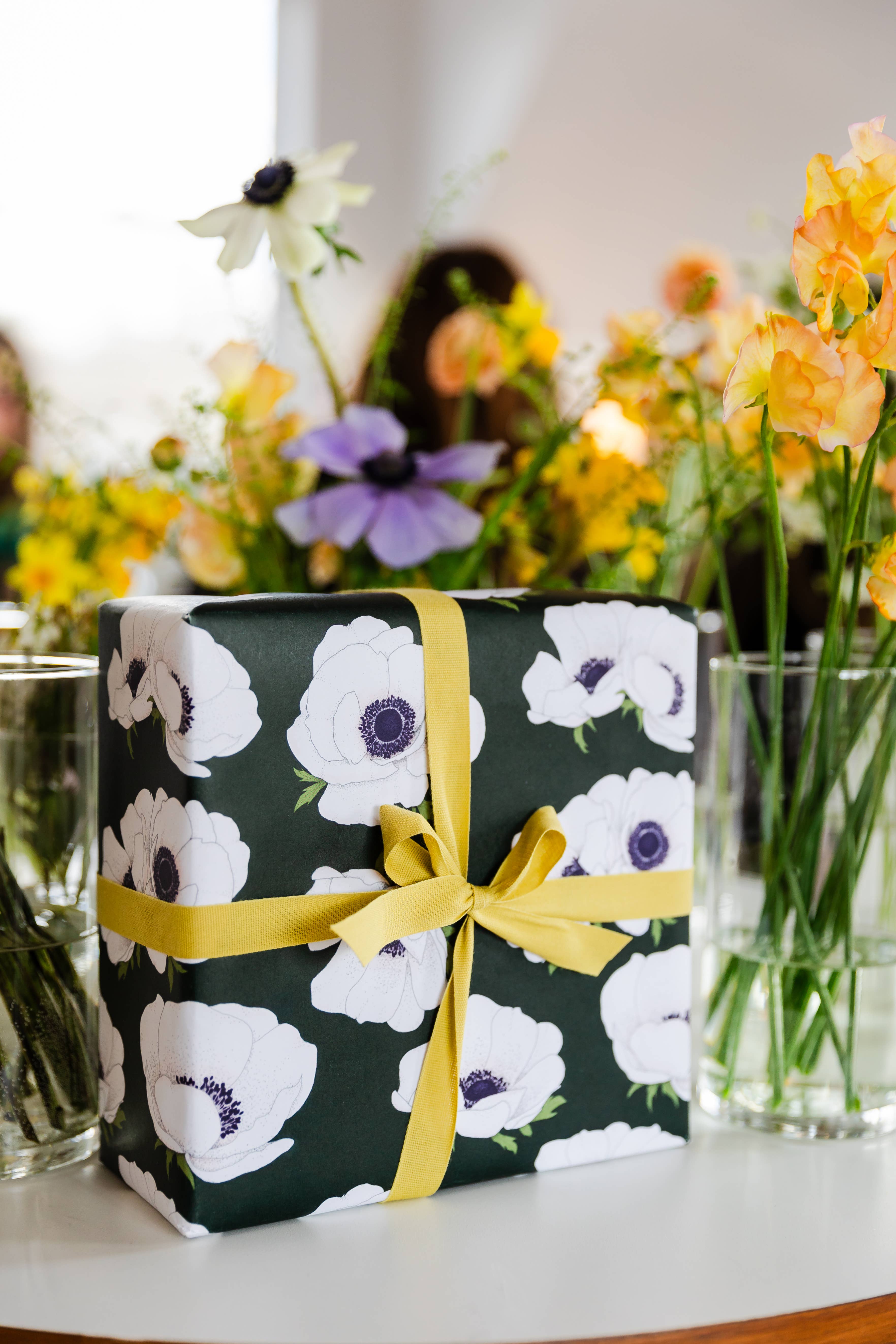 Ballard & Prescott - Wholesale Flat Wrap - White Anemone Wrapping Paper6