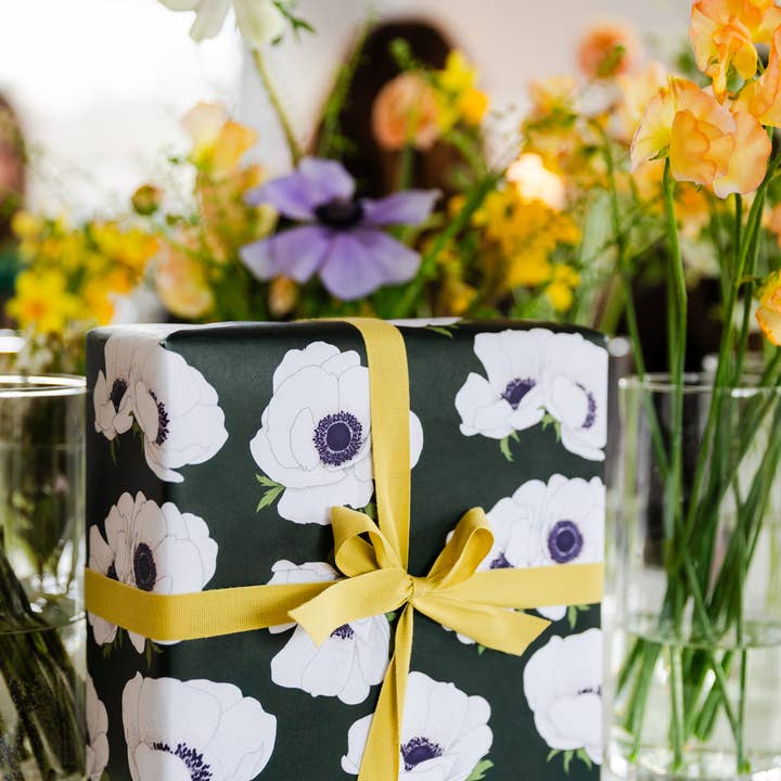 Ballard & Prescott - Wholesale Flat Wrap - White Anemone Wrapping Paper6