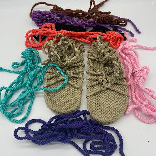 le Lori pour la vente par Nomadic State of Mind