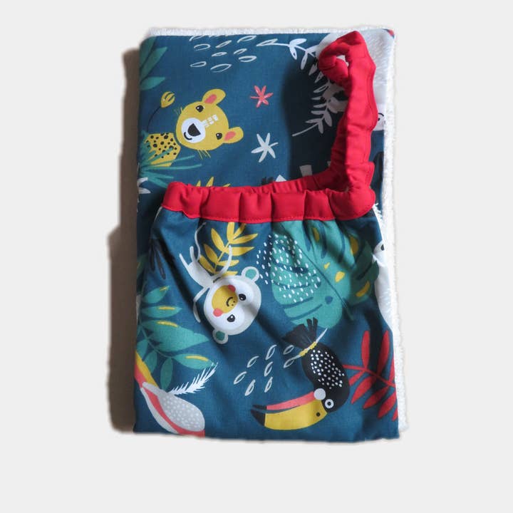 Elastische Kinderserviette Modell Dschungel für den Großhandel von Petits Pinpins