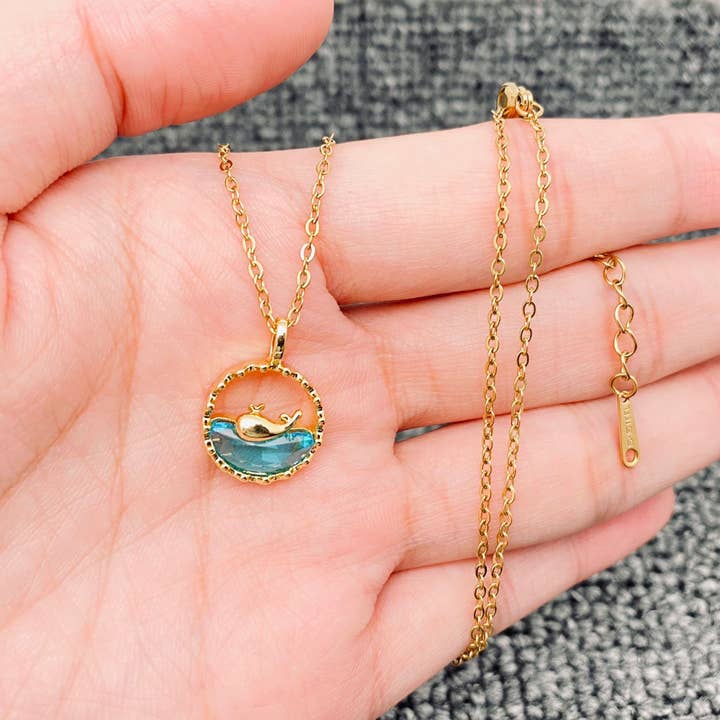 Mio Queena - Wholesale Pendant/Charm Necklace - Whales At Sea Gold-plated Charm Pendant Necklace
