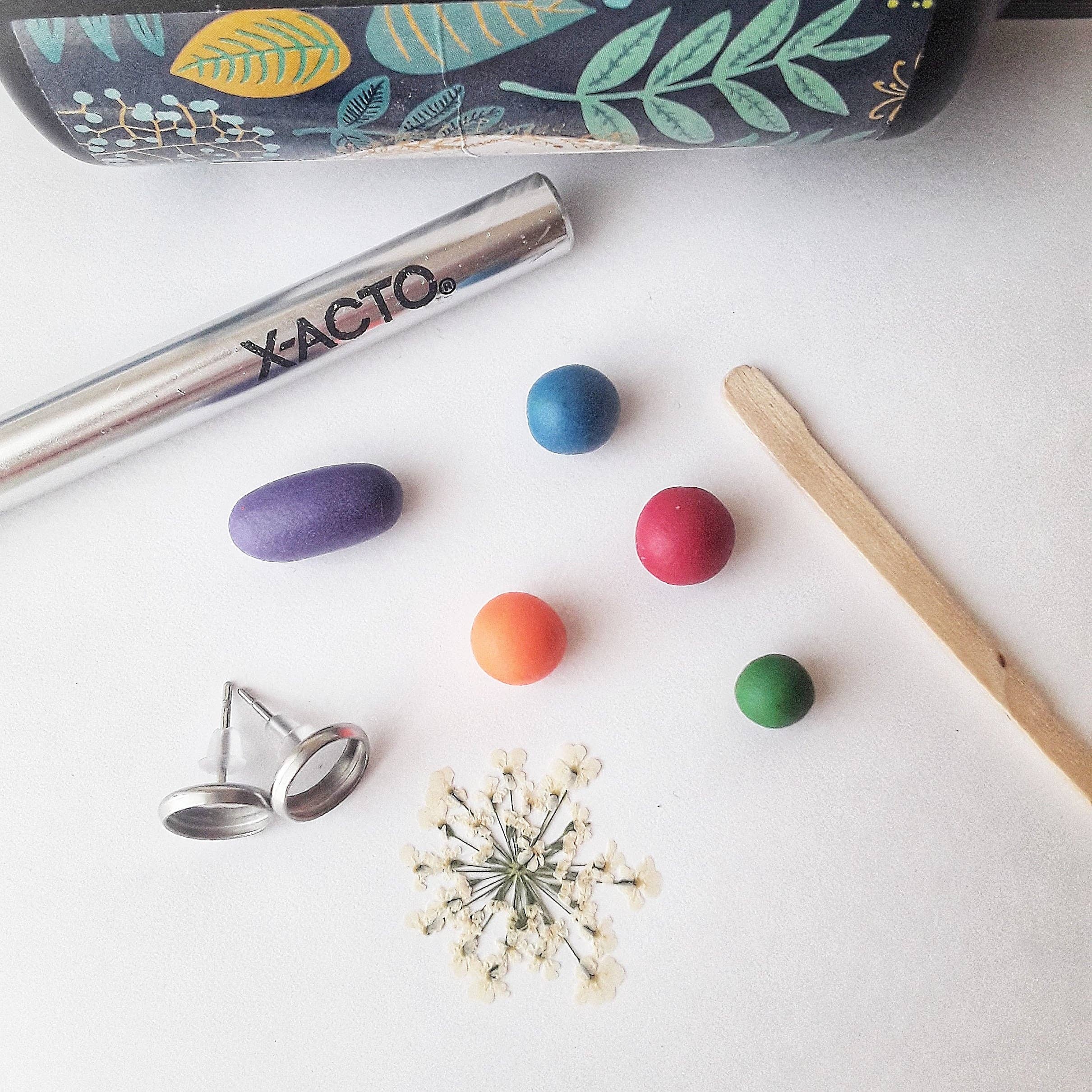 Ivy & Ash Boutique - Wholesale Stud/Post Earrings - Primary Colored Real Flower Stud Earring3