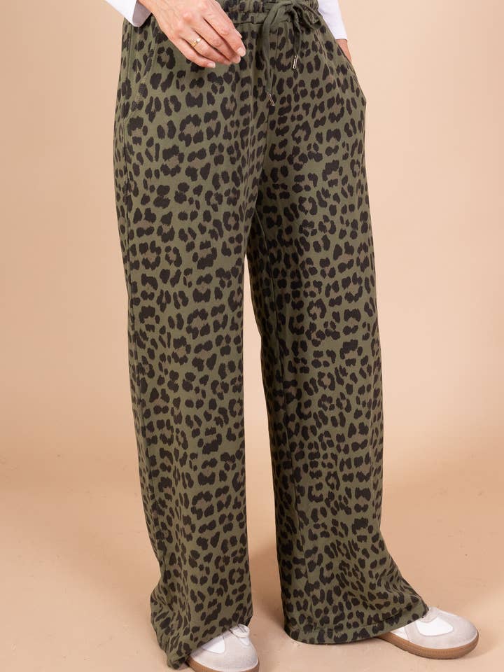 Pépouz' Paris - Wholesale Pants - Women's - Fluid and comfortable leopard print pants PPN256111