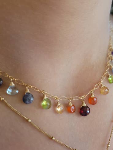 Halskette mit goldgefülltem Anhänger mit Regenbogen-Edelsteinen für den Großhandel von KRISTIN FORD Jewelry With Meaning