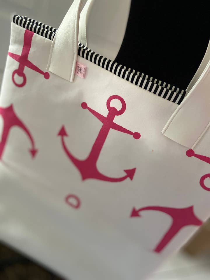 Sac fourre-tout nautique avec fond en vinyle marin et sangles pour la vente par Chic Peony Boutique, LLC