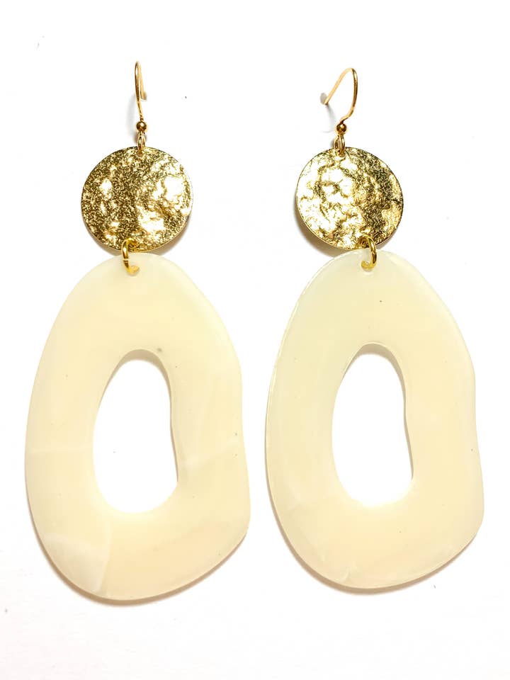 Grandes boucles d'oreilles en acrylique pour la vente par Plum and Senna Designs