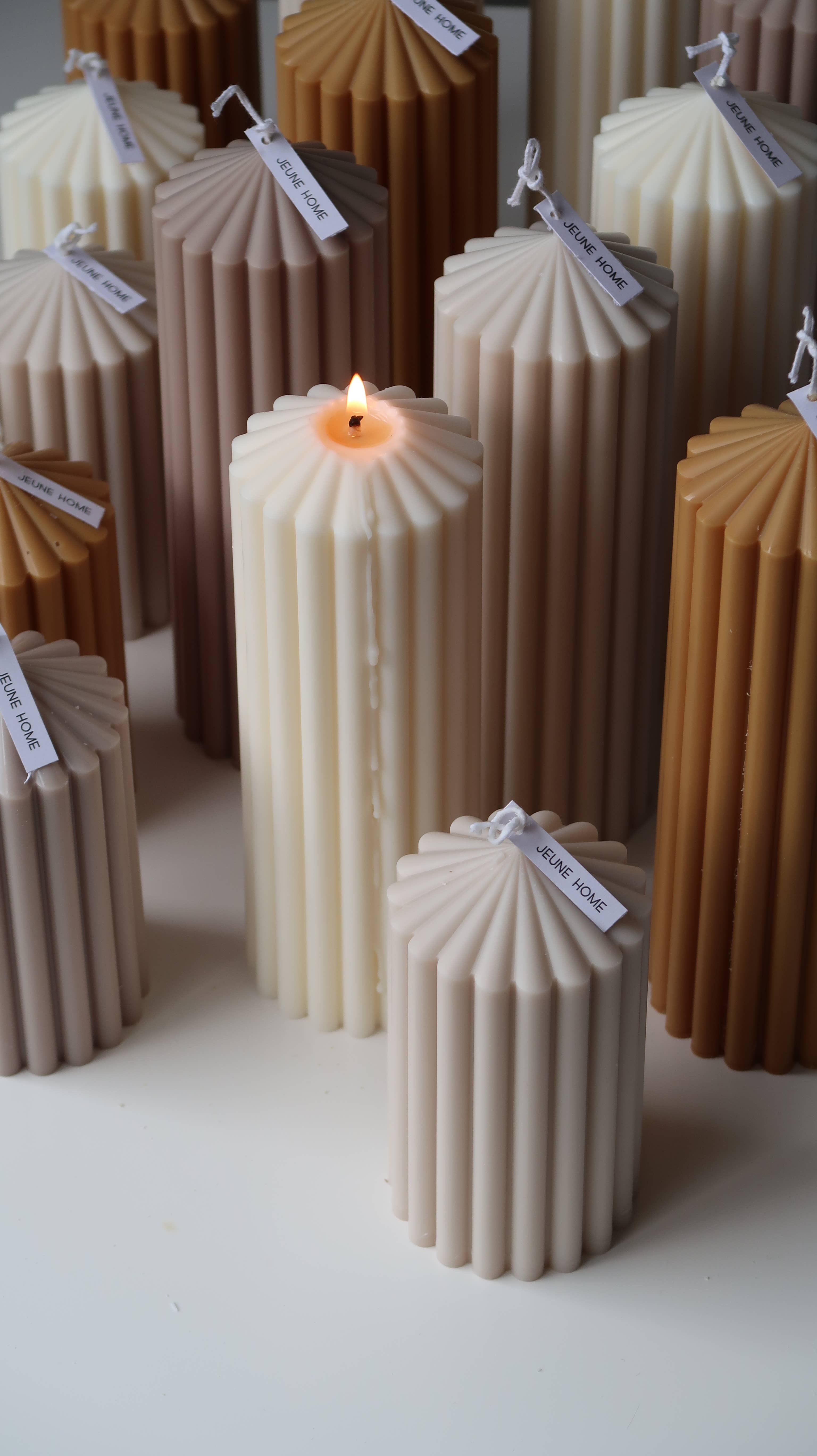 Jeune Home – wholesale Novelty candle – Small thick ribbed soy scented candle 13x7cm| wedding decor4