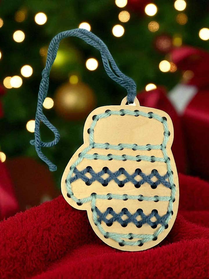 Kit di cucito per decorazioni natalizie a forma di guanto - Artigianato natalizio in legno personalizzato per la vendita all'ingrosso da parte di Montgomery and Claire