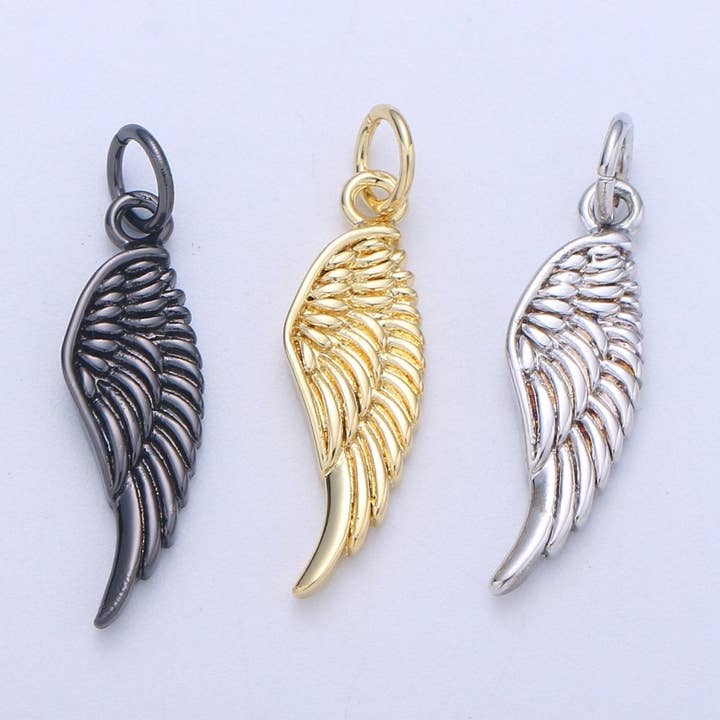 Petit charme d'aile d'ange, charme d'aile d'ange en or, ailes en argent, charmes d'aile d'ange gardien noir, bijoux d'aile d'ange, bracelet à breloques délicat C-926 pour la vente par Aim Eternal