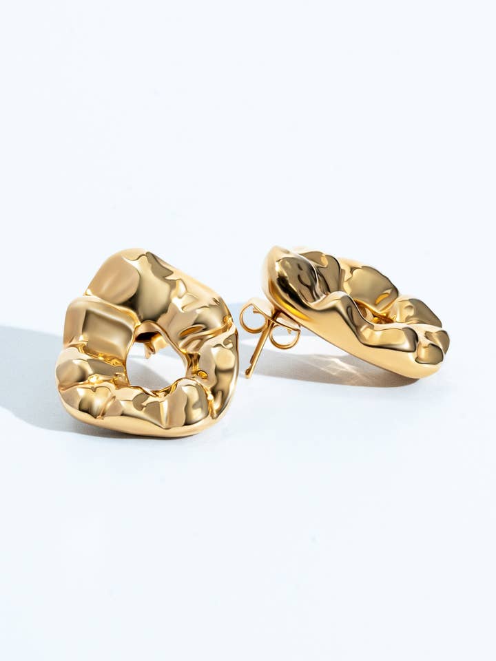 Boucles d'oreilles martelées sculptées Nathalia pour la vente par DENISE PACINI