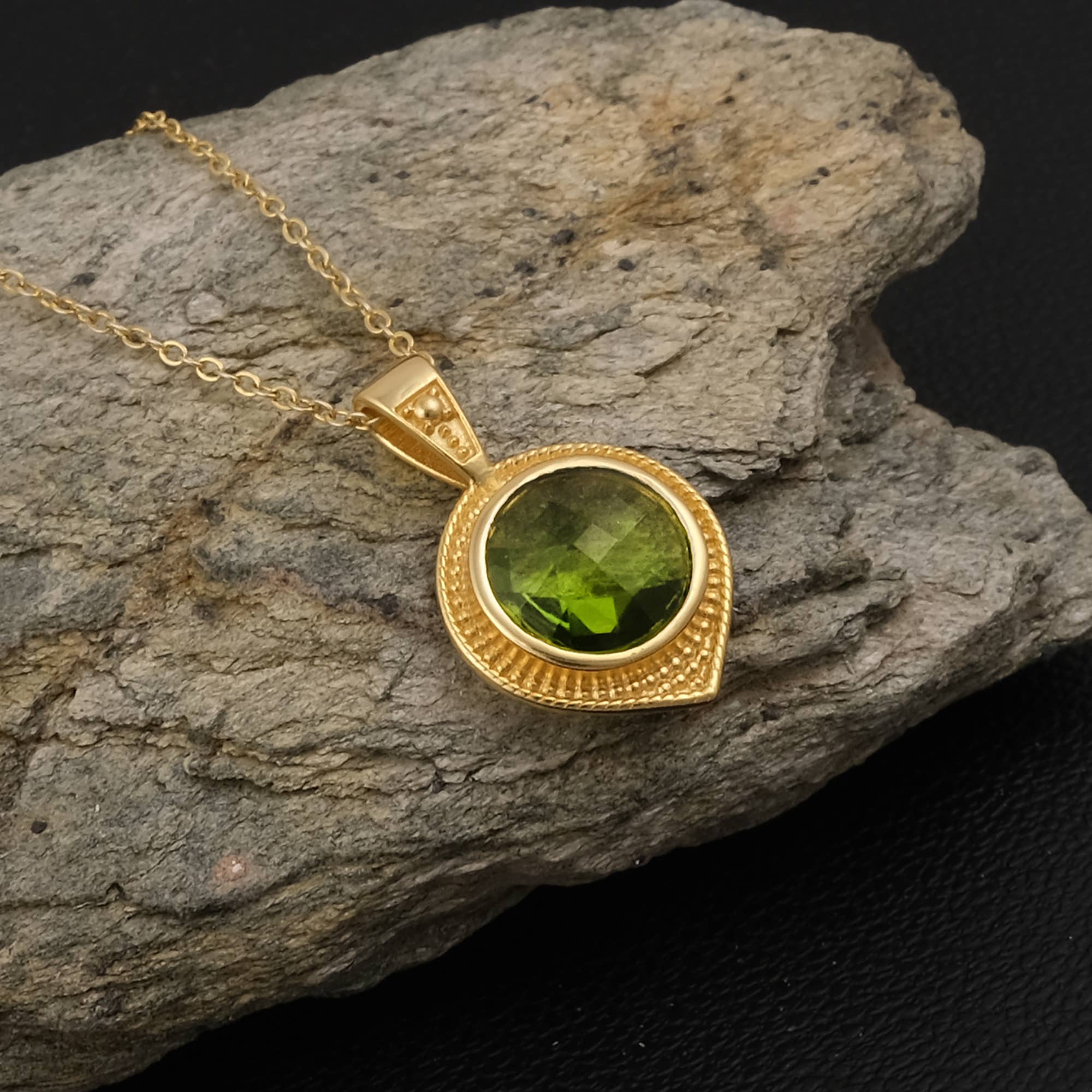 El Joyero – wholesale Pendant/charm necklace – Teardrop Peridot Quartz Elegance Gold Plated Chain Necklace1