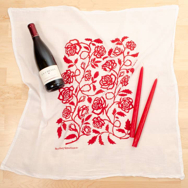 Serviette à vaisselle pour sac à farine - Roses pour la vente par Kei & Molly Textiles, LLC