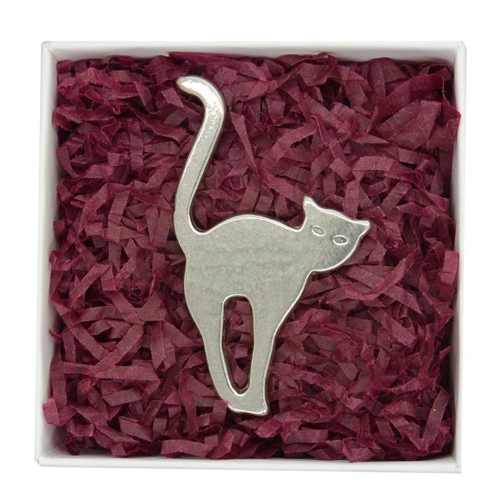 William Sturt Fine Pewter - Venta al por mayor Broches - Broche de peltre con forma de gato — gato arqueado fundido a mano por William Sturt1