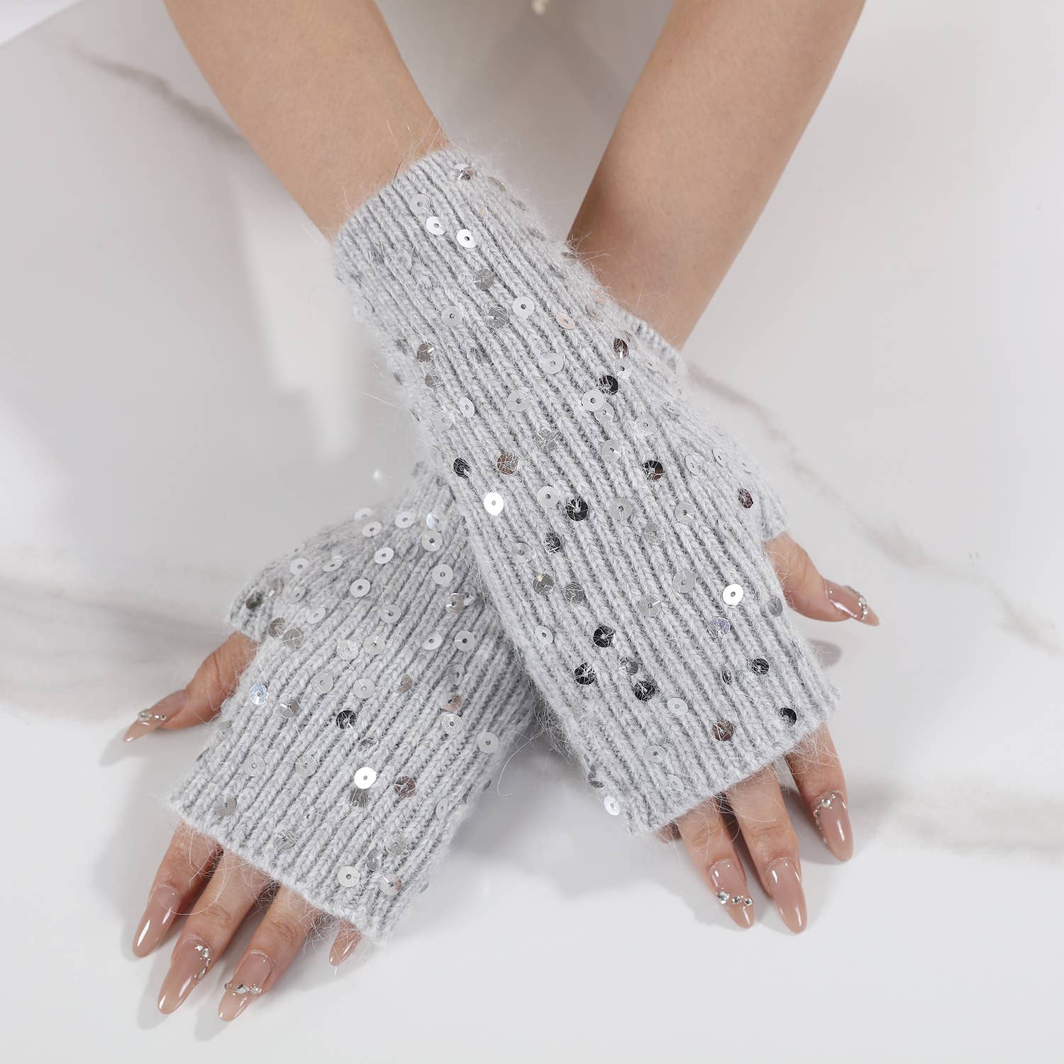 PEACH ACCESSORIES – wholesale Winter accessory set – women's – Sequins Pompom Hat and Gloves Set SD117-19