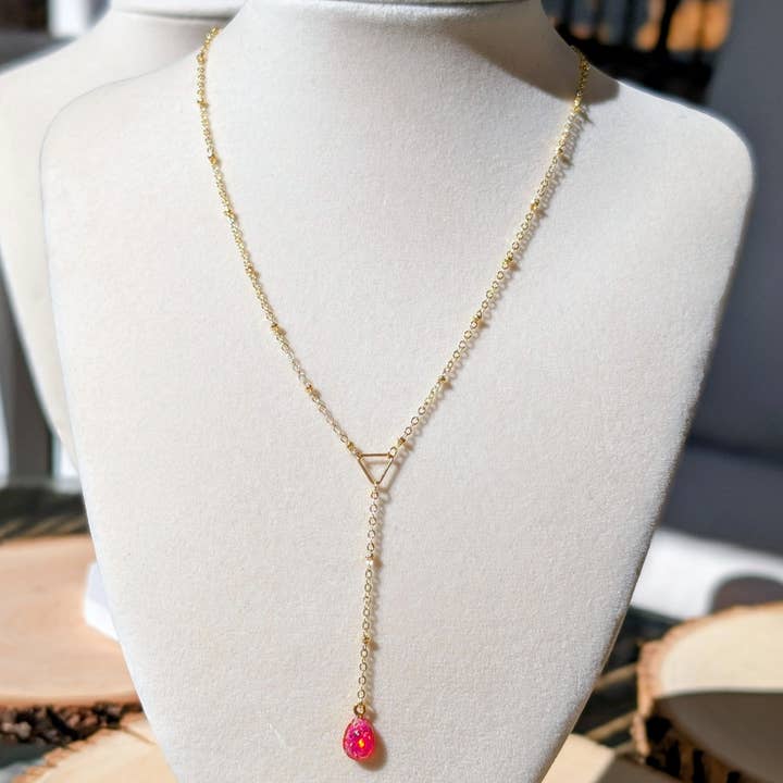 Guld lariat-opal dråbehalskæde - lyserød opal for engroshandel hos TillyPad Studios