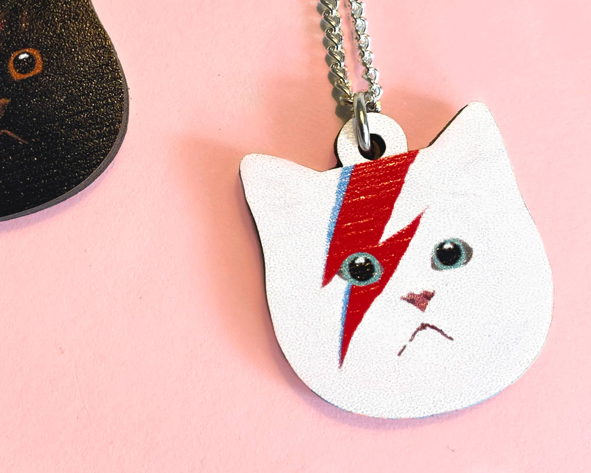 Childstar Samantha – wholesale Pendant/charm necklace – White Rock Cat Handmade Sustainable Wood Eco Necklace6