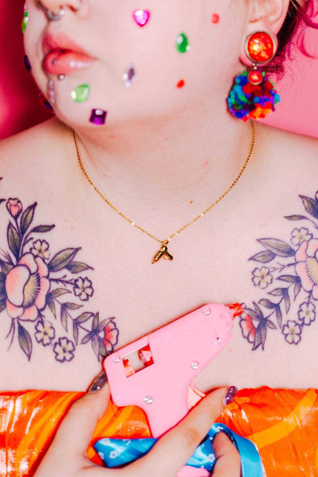 The Peach Fuzz – Großhandel Kette mit Anhänger/Charm – Halskette mit Heißklebepistole2