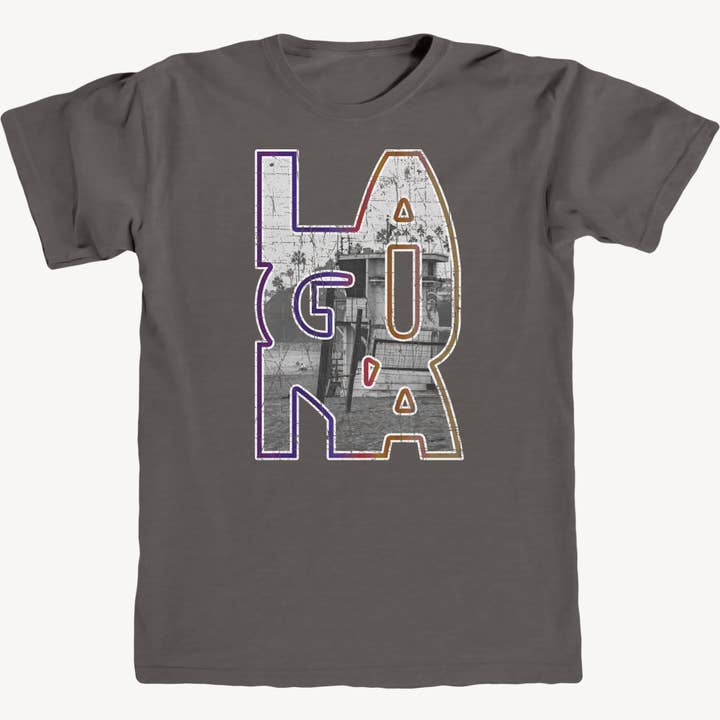 Maglietta Premium con Testo e Foto di Laguna Beach per la vendita all'ingrosso da parte di Salt Water Colours