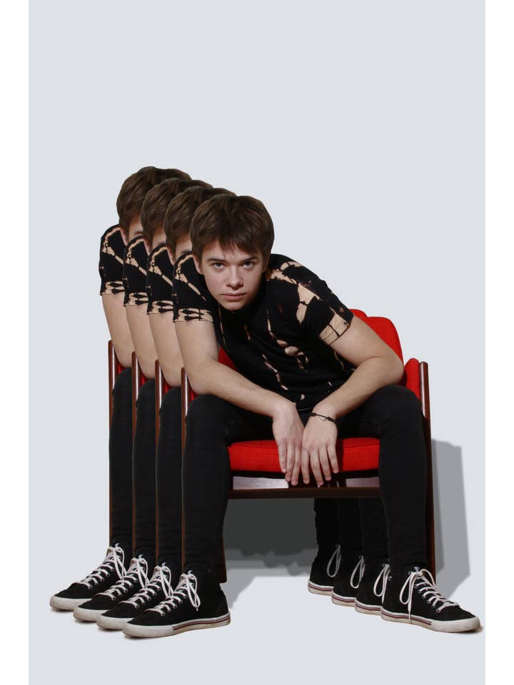 Lyne C. - Venta al por mayor Camiseta - Mujer - Camiseta negra con diseño beige batik1