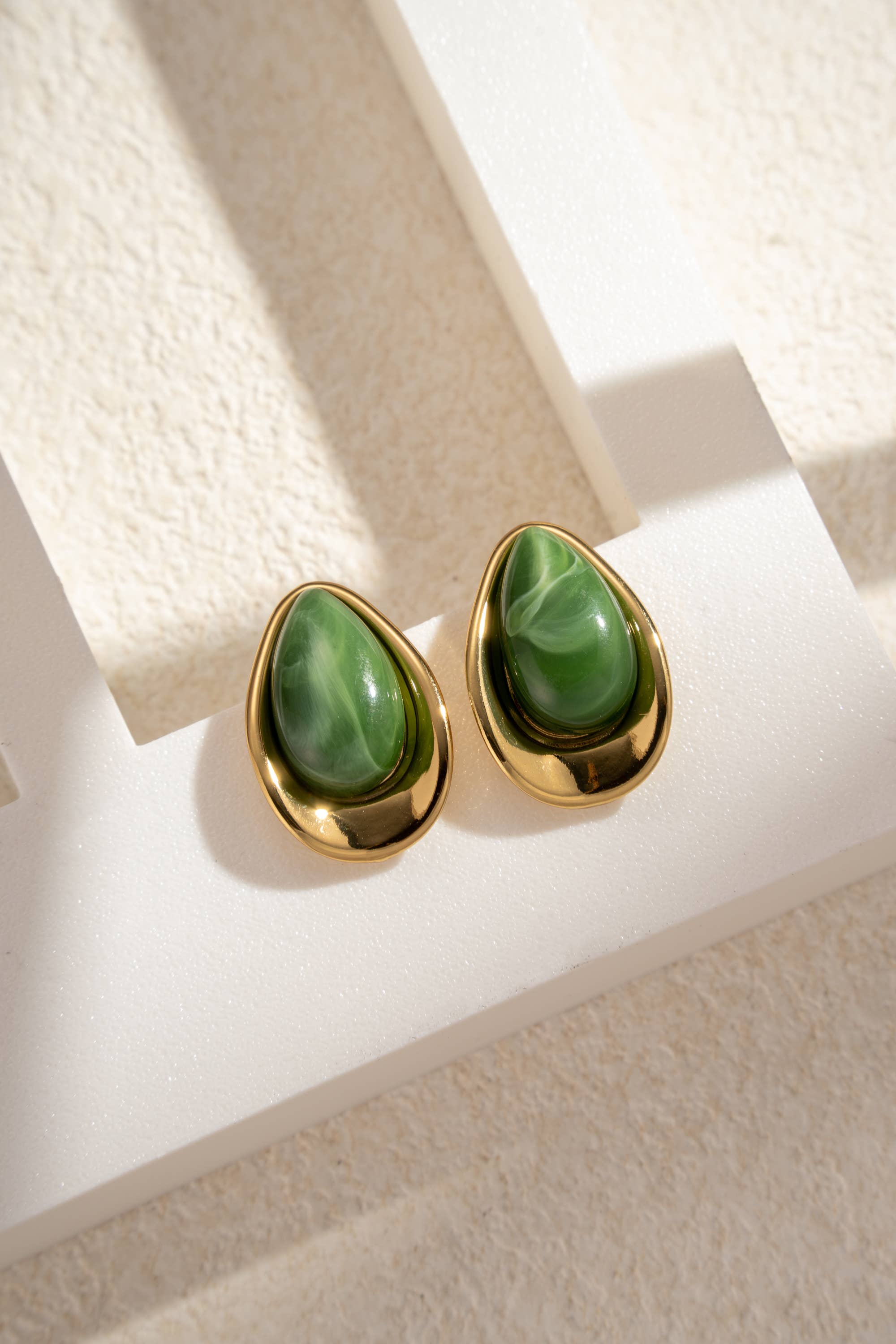 COSMOS - Wholesale Dangle Earrings - Chic amber gold drop earrings elegant resin3