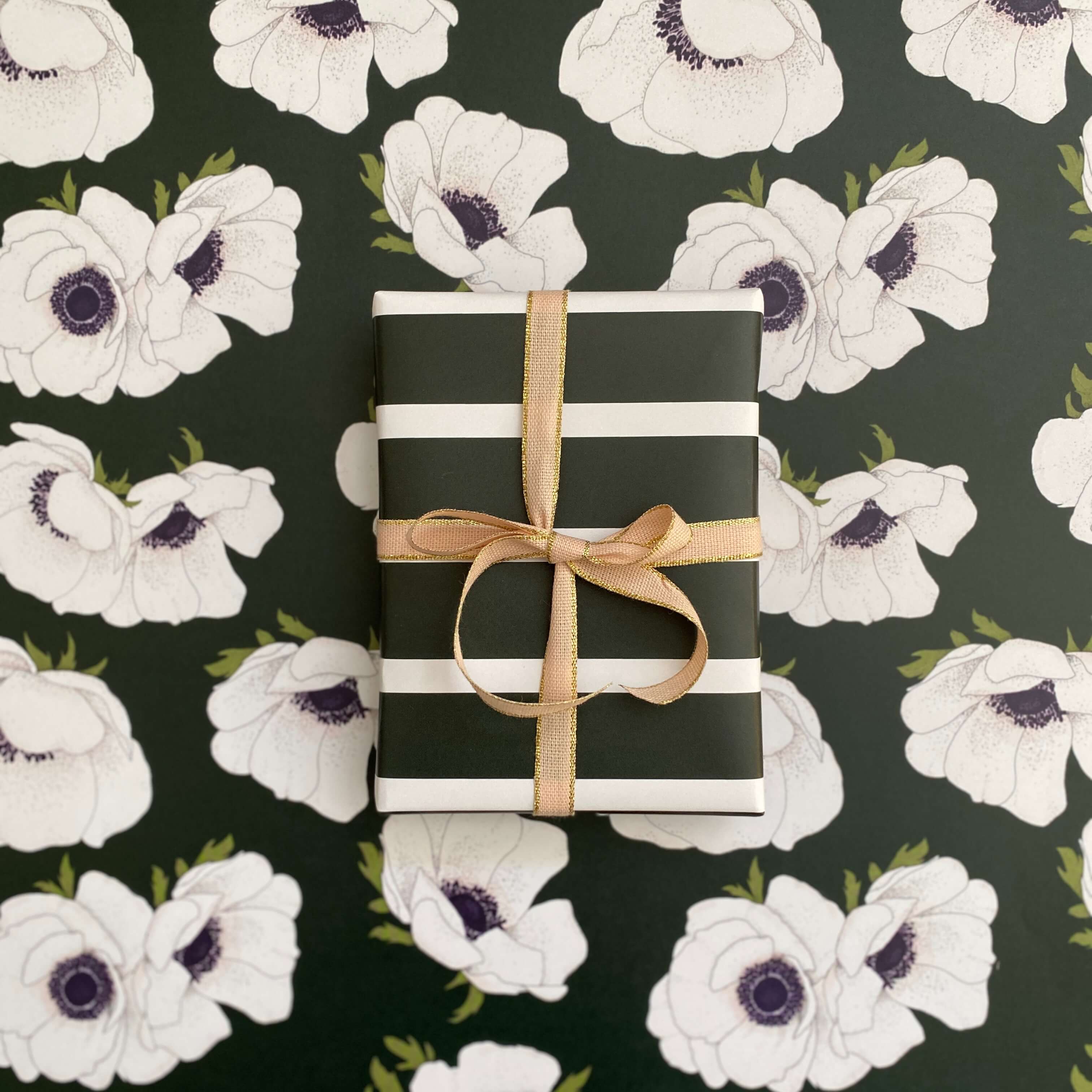 Ballard & Prescott - Wholesale Flat Wrap - White Anemone Wrapping Paper3