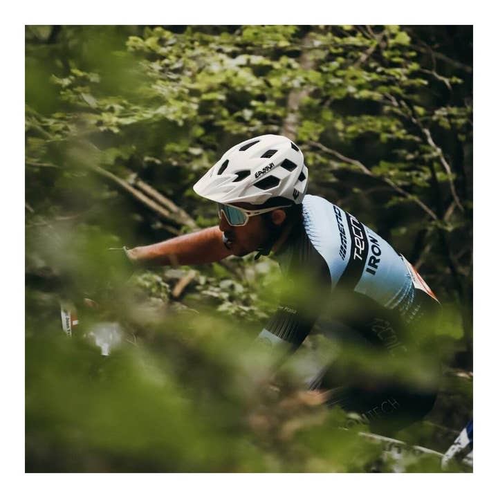 Eassun - Wholesale Bike/Scooter - Kids - Bonaigua EASSUN MTB Helmet with Visor. Very Light1