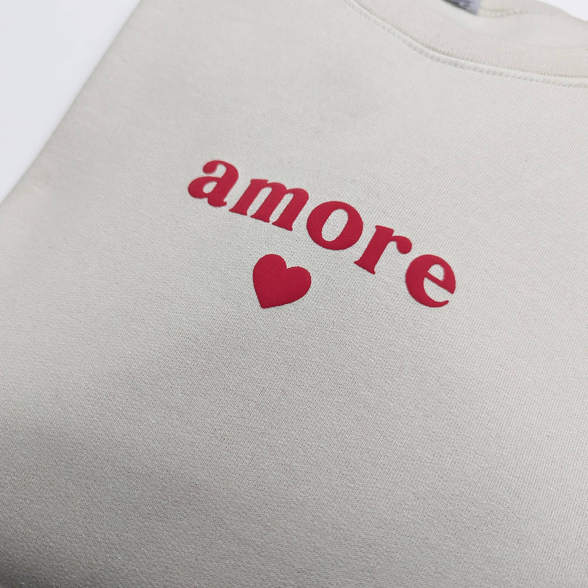 P E T I T R U E – wholesale Graphic sweatshirt – Women’s – Amore Love Sweater Puff Print Heart Sweatshirt
1