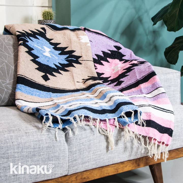 Couverture Sarape tissée à la main pour chiens et propriétai pour la vente par KINAKÚ