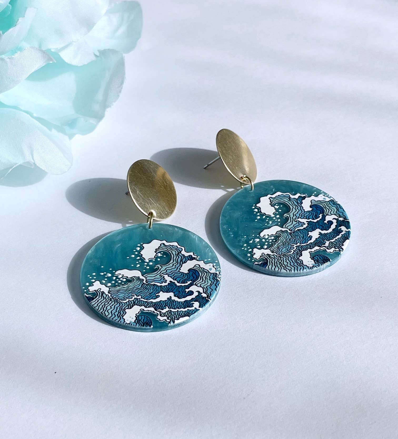 Pearl and Ivy Studio - Venta al por mayor Pendientes colgantes - Pendientes Beachy Boho, pendientes acrílicos llamativos - Ocean Wave2