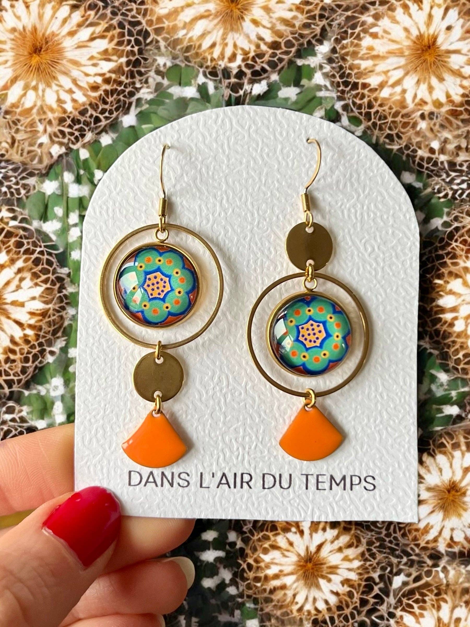 Dans l'Air du Temps Bijoux - Wholesale Dangle Earrings - Asymmetrical green and orange flower earrings with gold or silver finish2