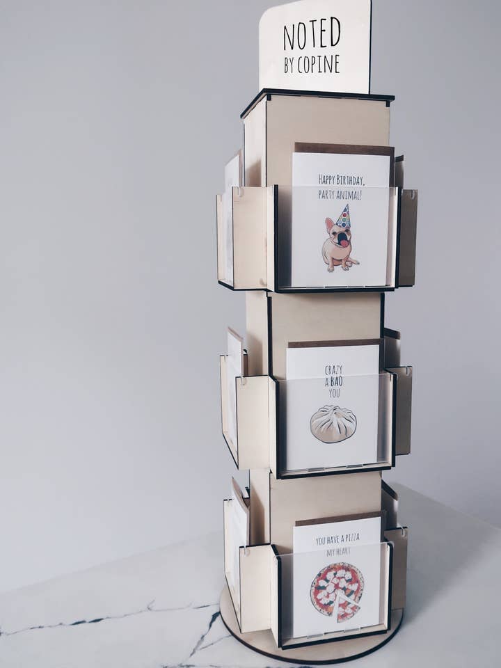Noted By Copine Présentoir de Cartes Tournant pour la vente par Noted By Copine