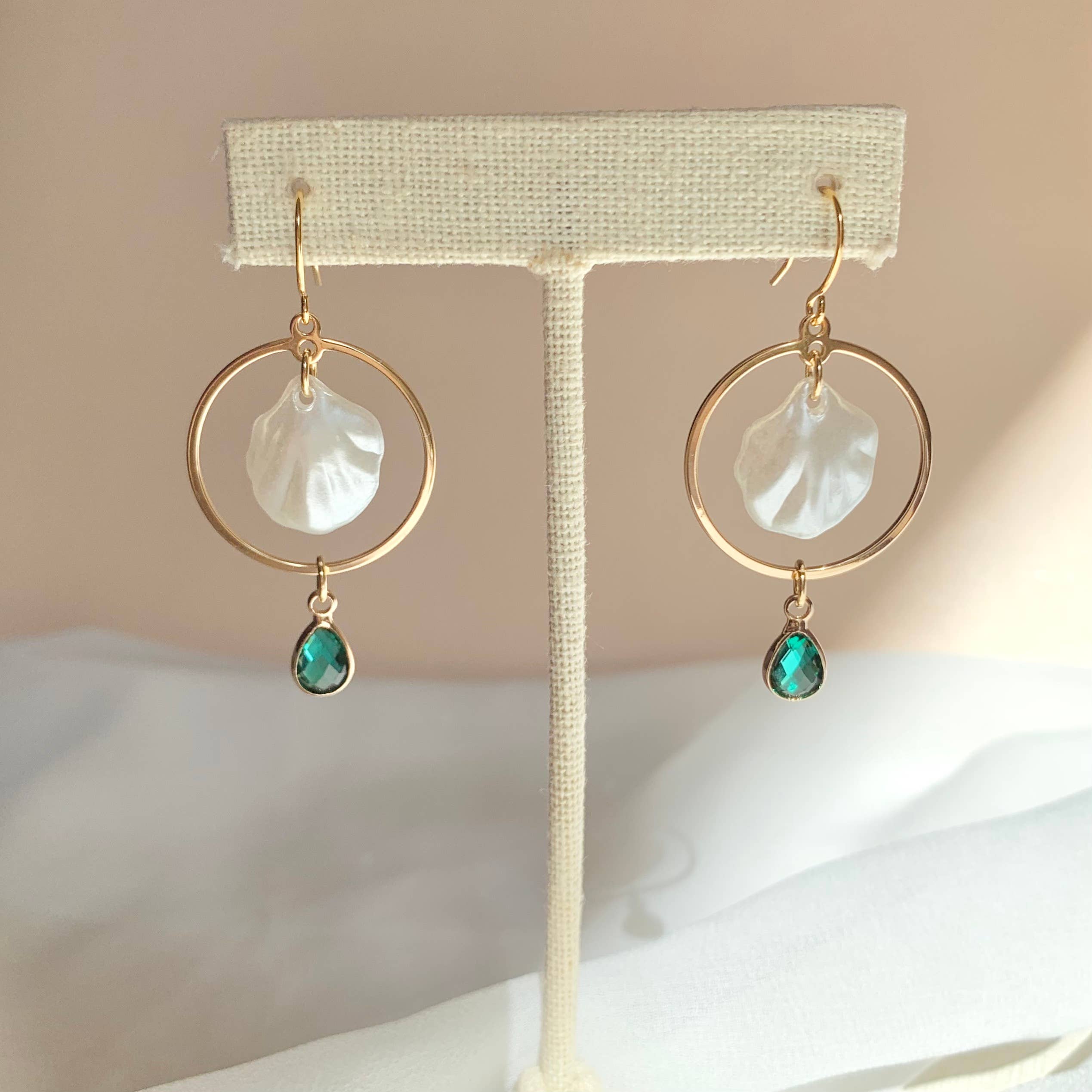 SALT by Sarah Curtis - Wholesale Dangle Earrings - EMERALD & SEASHELL HOOPIES│gold earrings | coastal jewelry1
