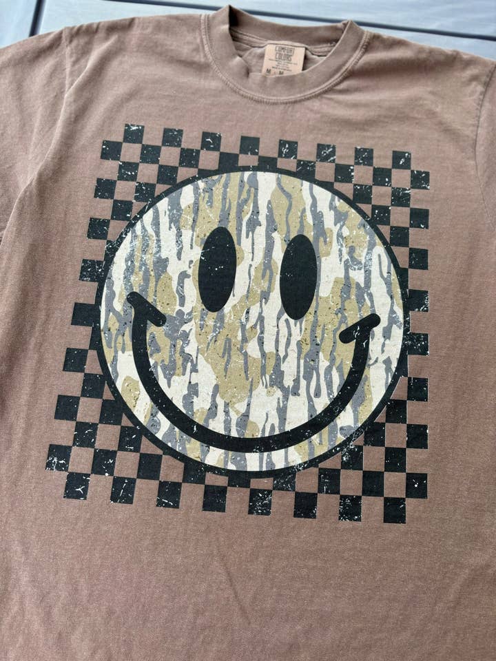 Kariertes Camo Smiley Großhandel T-Shirt für den Großhandel von Wills Creek Designs