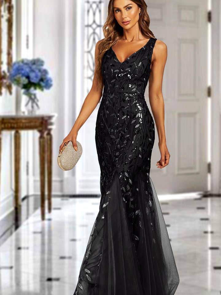 Robe longue de demoiselle d'honneur noire à col en V avec détails de feuilles à sequins pour la vente par FS Collection