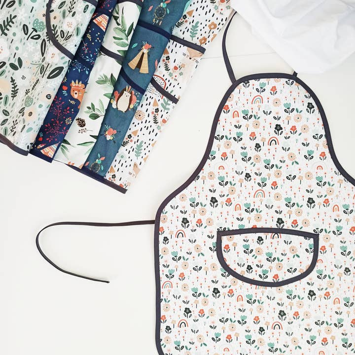 Børns forklæde 3-6 år - Flowery Rainbow for engroshandel hos Little Miss Tomatoes