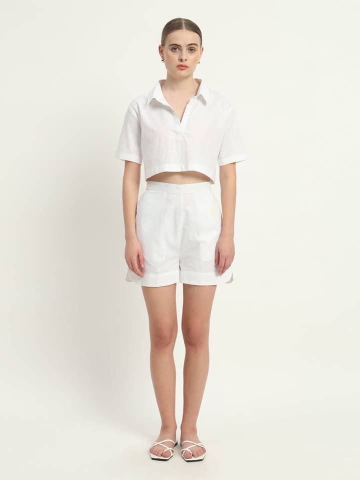 Ensemble assorti de shorts - Paysage urbain en lin blanc pour la vente par Thevasa