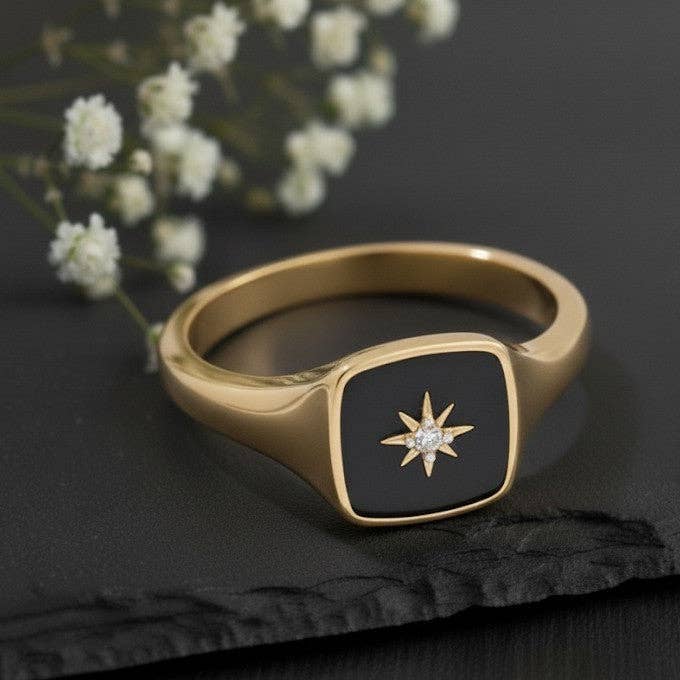 Anello con Sigillo di Stella Celeste: Moissanite a Raggi di Stella su Smalto Nero in Argento Sterling per la vendita all'ingrosso da parte di Princejewelshub