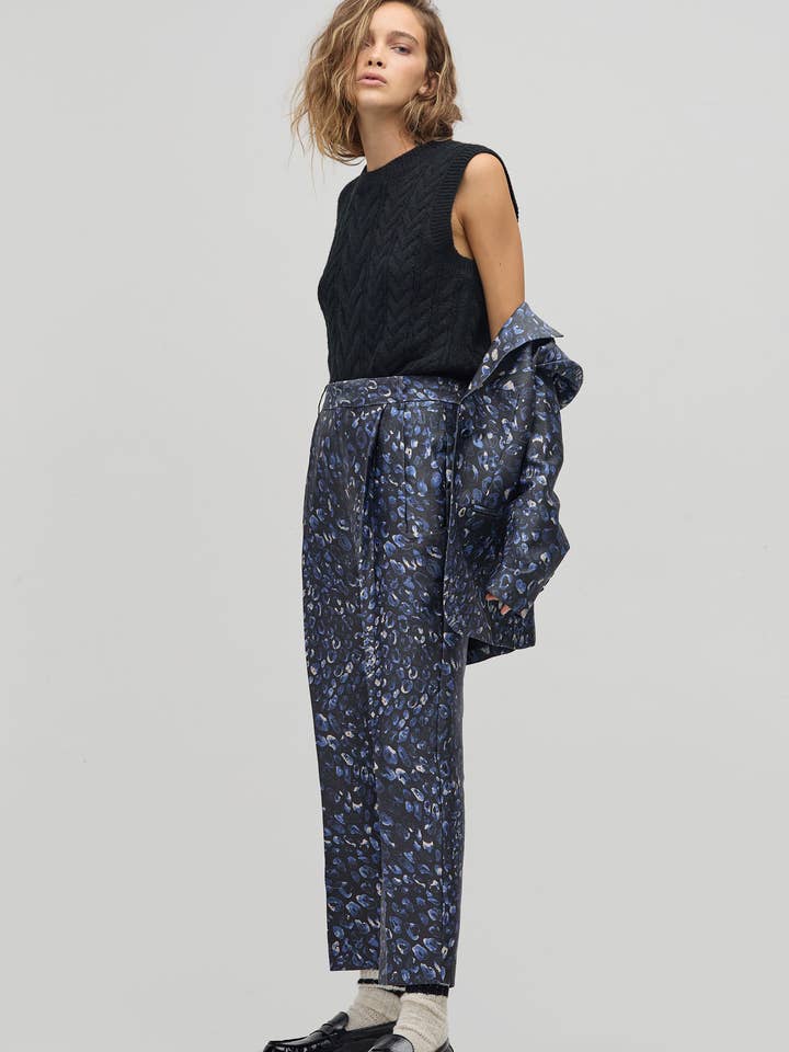 Otto Knitted Vest - Black for wholesale by Lanhtropy