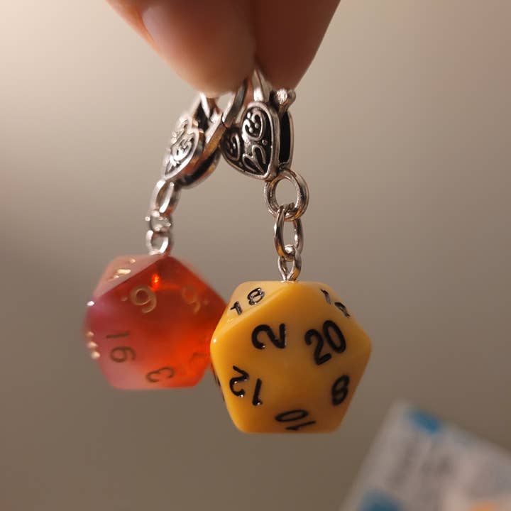 Con-Quest Crafts - Vendita all'ingrosso Portachiavi - Unisex - Ciondoli con Fermaglio D20 - Portachiavi / Tiretti per Cerniere - Dadi TRPG
