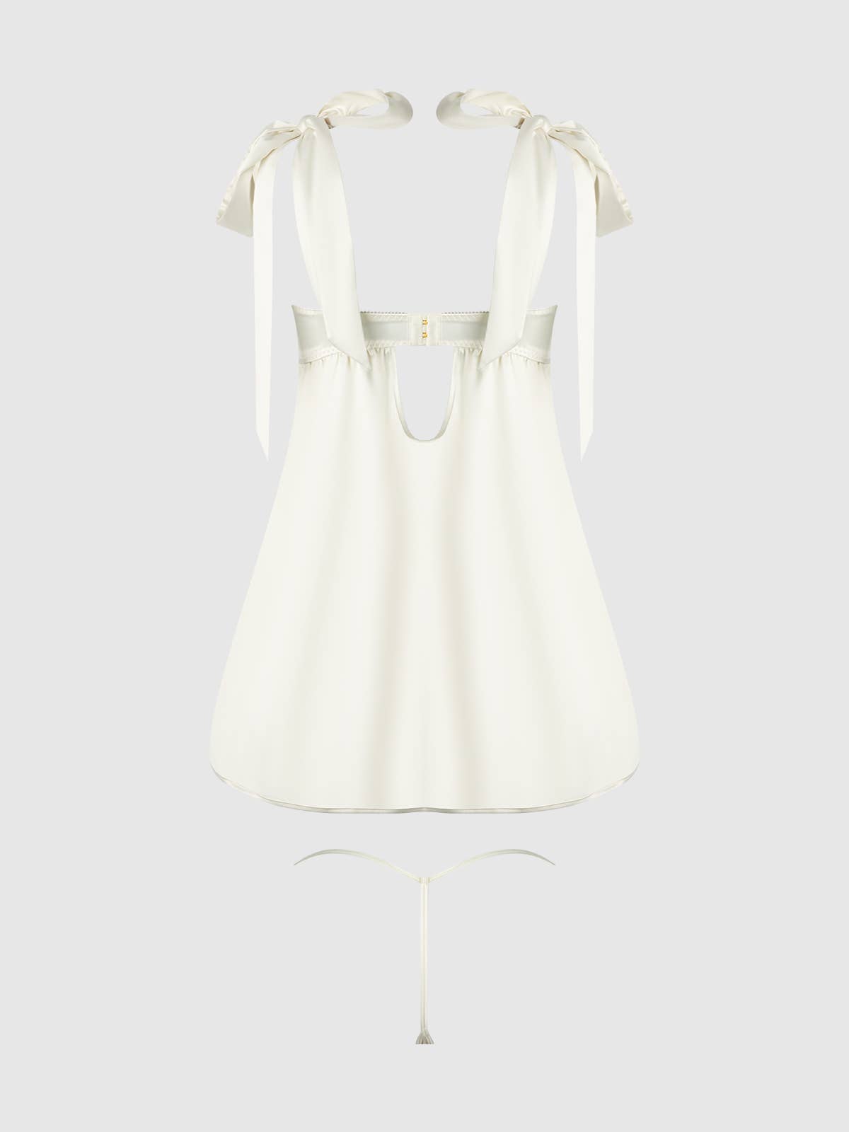 PERLE ELFENBEIN Rosalie Babydoll-Set aus Satin und bestickter Spitze mit G-String für den Großhandel auf Faire11