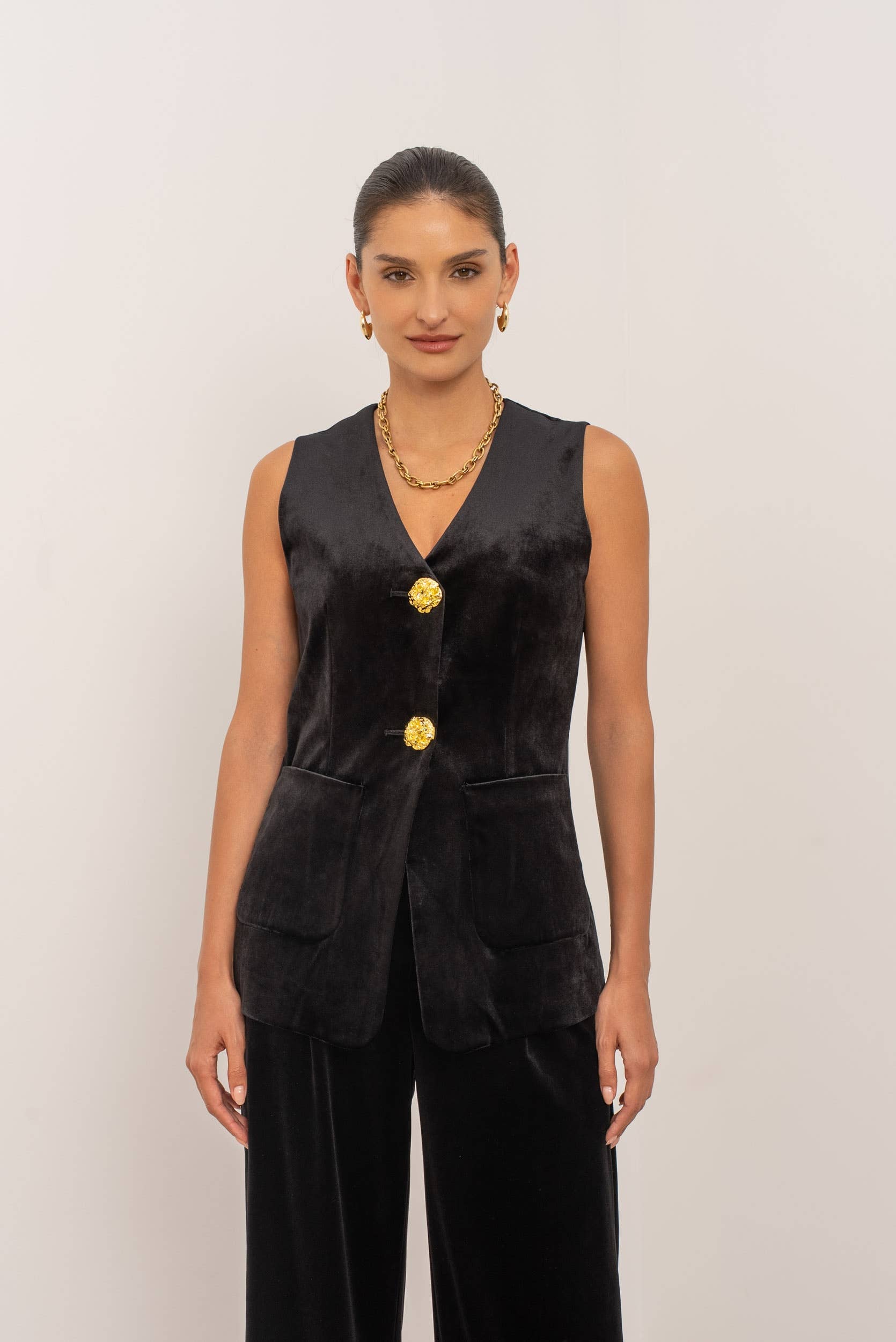 Attentif Paris – Engroshandel Habitvest – til kvinder – Lang velourvest med guldknapper30