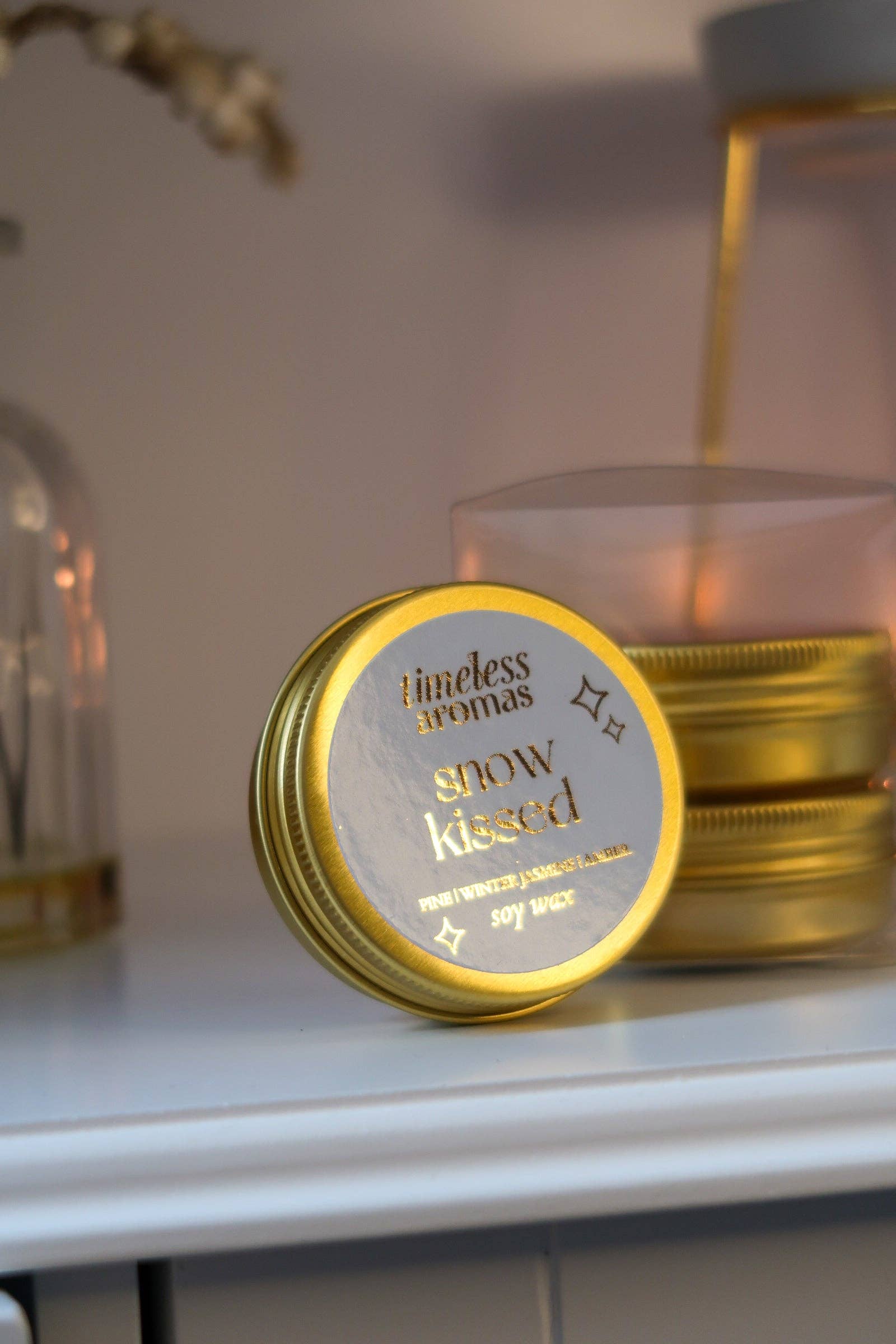 Timeless Aromas Ltd – Engroshandel Rejsestearinlys – Snekyssede Luksus Guld Dåse Lys | Tidløse Aromaer6