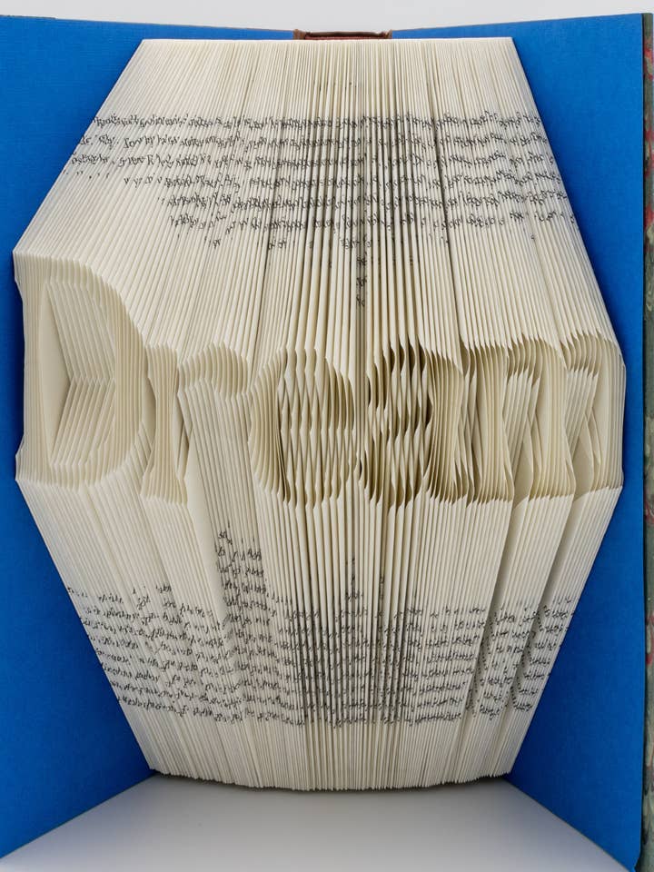 Sculpture de rêve (terminée) pour la vente par Sculpted Books