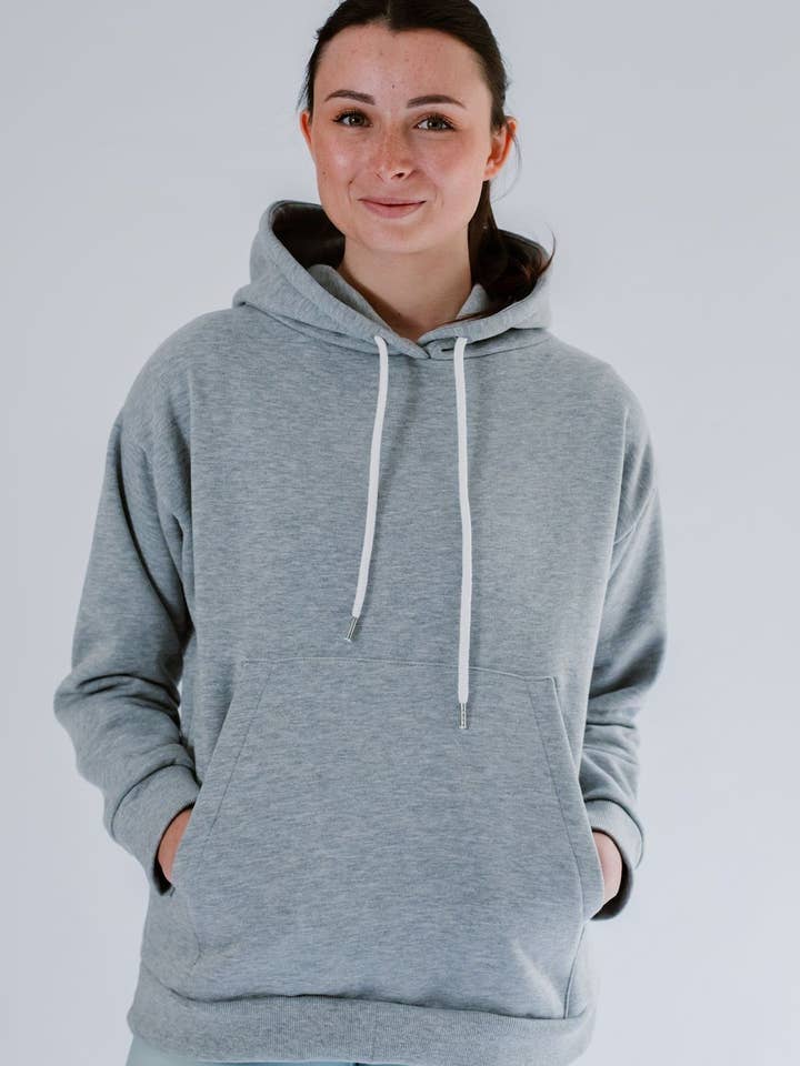 Felpa oversize Delia con cappuccio e tasca a marsupio per la vendita all'ingrosso da parte di MaShk